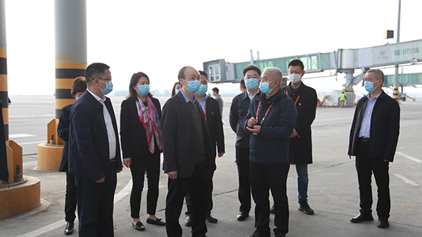 1650244403720911.jpg 市人大主任付康檢查綿陽機(jī)場疫情防控工作.jpg
