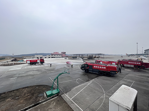 1681885197220580.jpg 以培訓促根基 以演練夯基礎 綿陽機場消防護衛(wèi)部多措并舉防火災隱患2.jpg